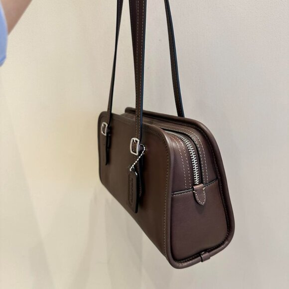 Retro Chic Coach Swing Zip Bag - Modern Sophistication - Picture 3 of 4